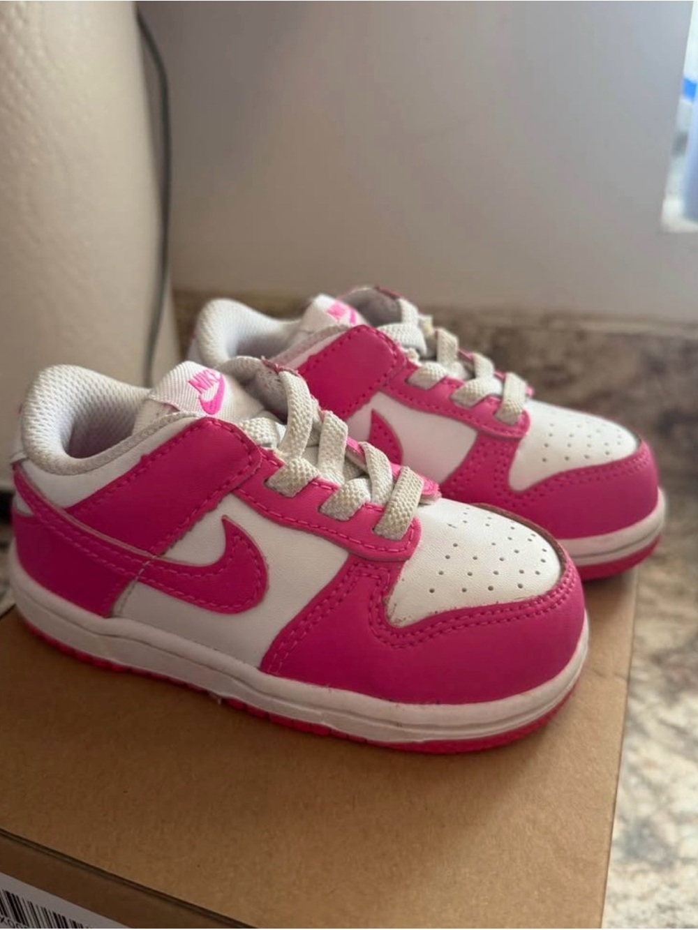 Nike Kids Low-Top Sneakers in White and Hot Pink